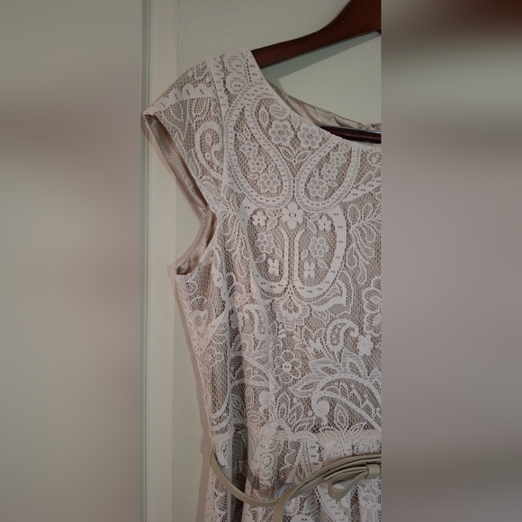 Womens Liz Claiborne Ivory Lace Overlay Cap Sleeve Lined Knee Length Dress Sz 12 - Picture 2 of 6